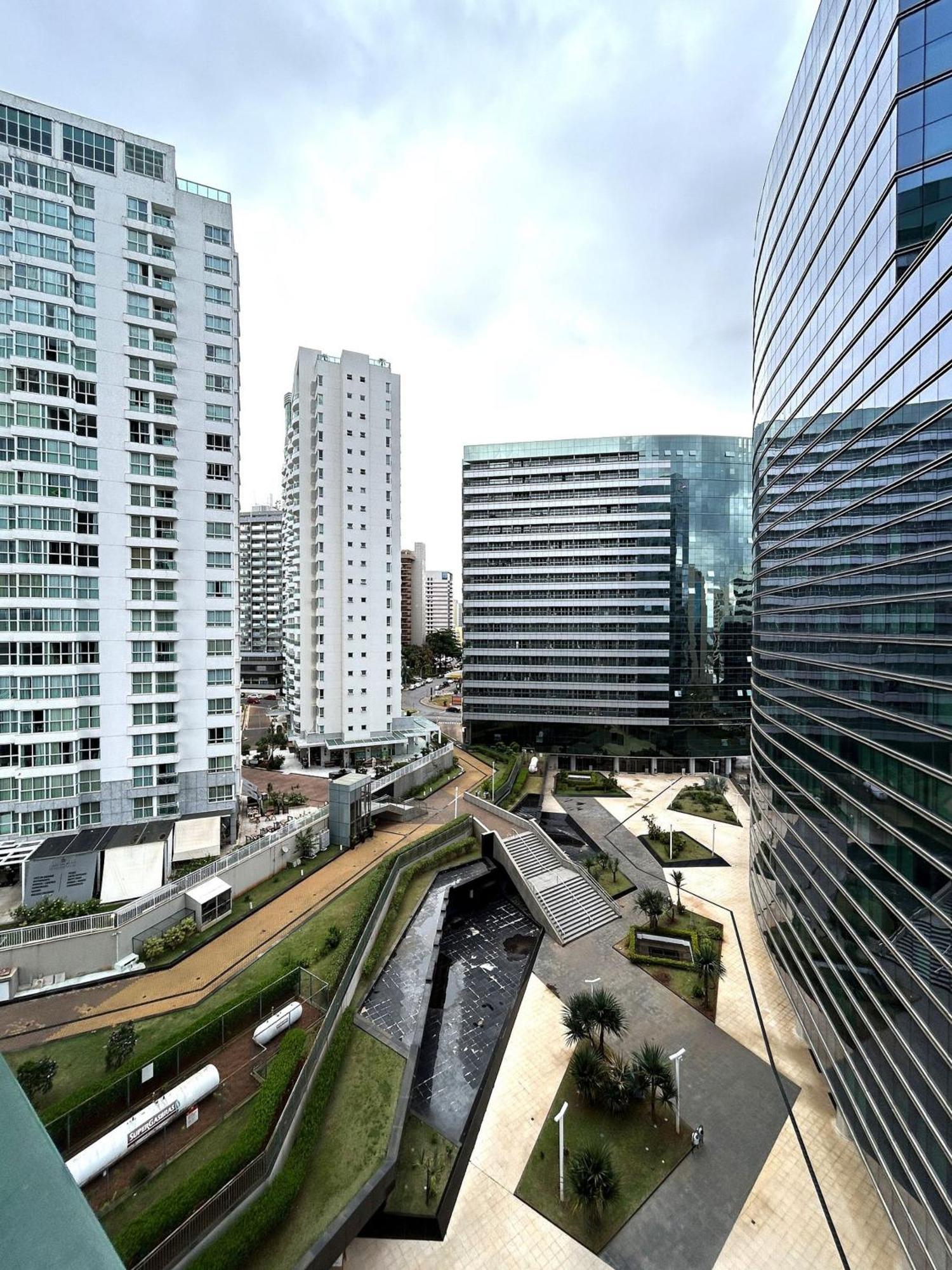 V822 Apart Aconchegante Em Frente Ao Shopping Brasilia Exterior photo
